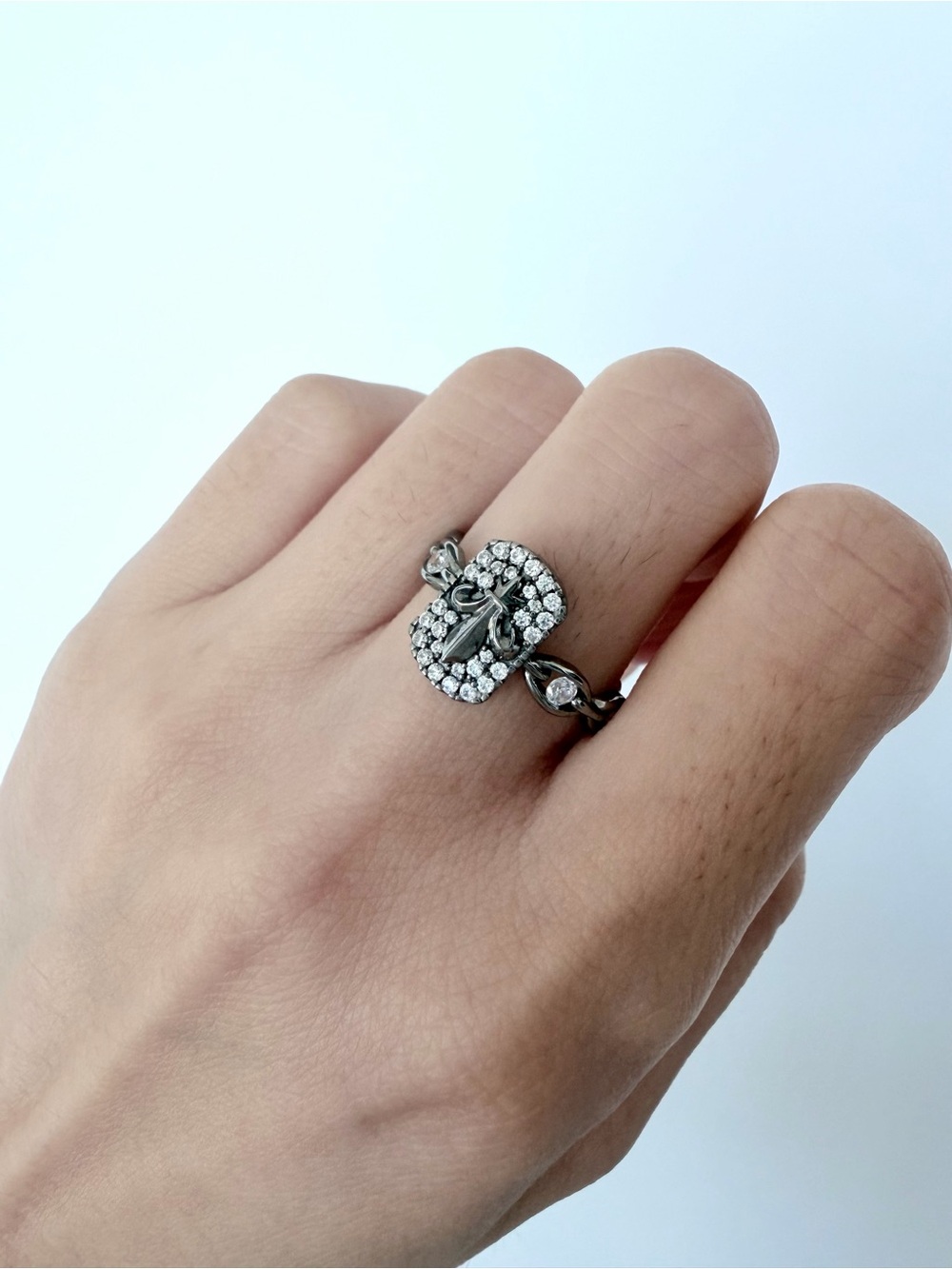 APM Monaco fleur-de-lis motif Ring Size 6